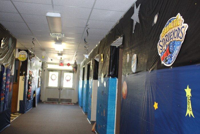 galactic-starveyors-hallway-decorations